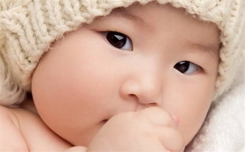 何姓男孩子取名