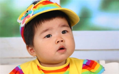 何姓男宝宝起名大全：2026年06月18日生辰八字喜用神分析