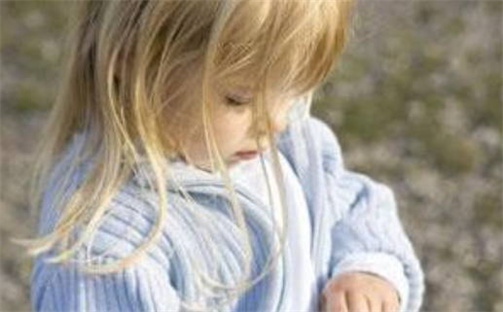 周姓2026/04/17出生男宝宝起名全攻略：名字推荐与禁忌字分析